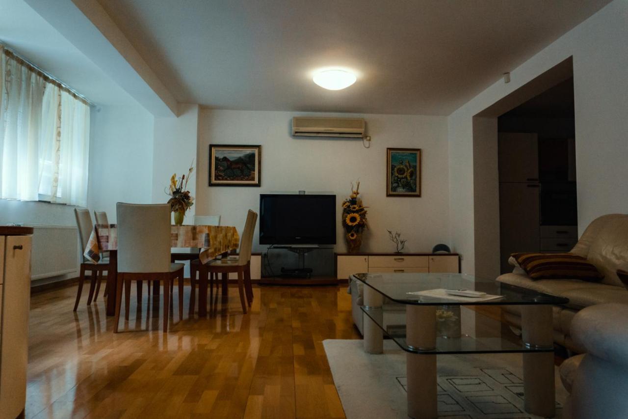 Holiday Home Rozic - Villa With Private Seasonal Heated Pool โมสตาร์ ภายนอก รูปภาพ