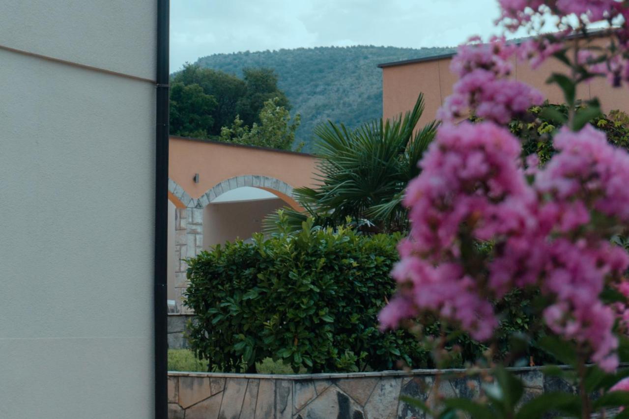 Holiday Home Rozic - Villa With Private Seasonal Heated Pool โมสตาร์ ภายนอก รูปภาพ
