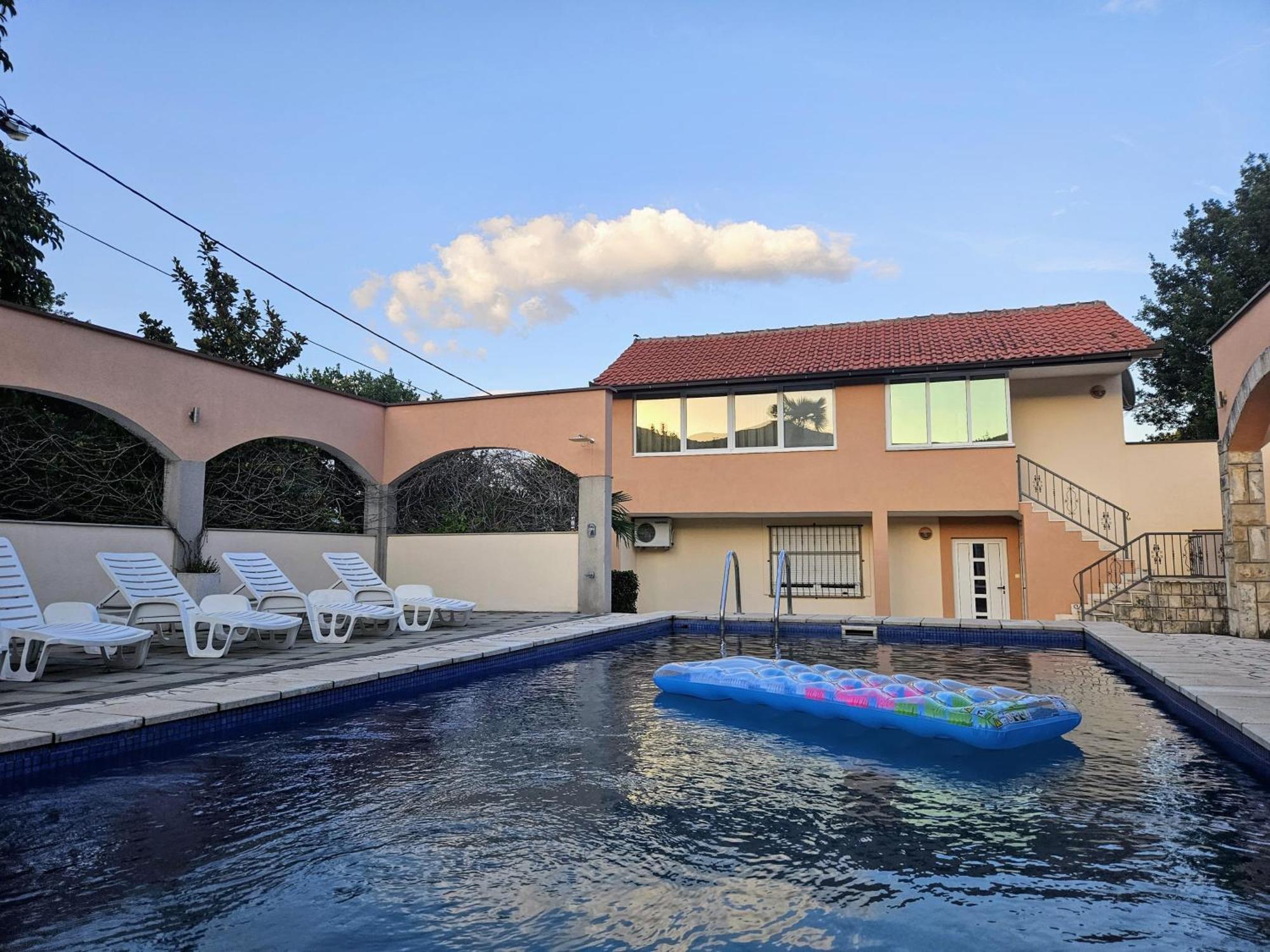 Holiday Home Rozic - Villa With Private Seasonal Heated Pool โมสตาร์ ภายนอก รูปภาพ