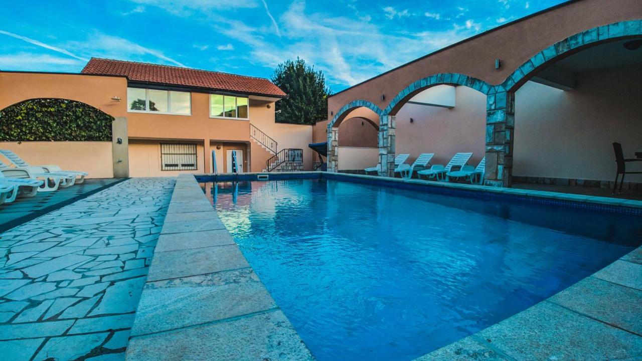 Holiday Home Rozic - Villa With Private Seasonal Heated Pool โมสตาร์ ภายนอก รูปภาพ