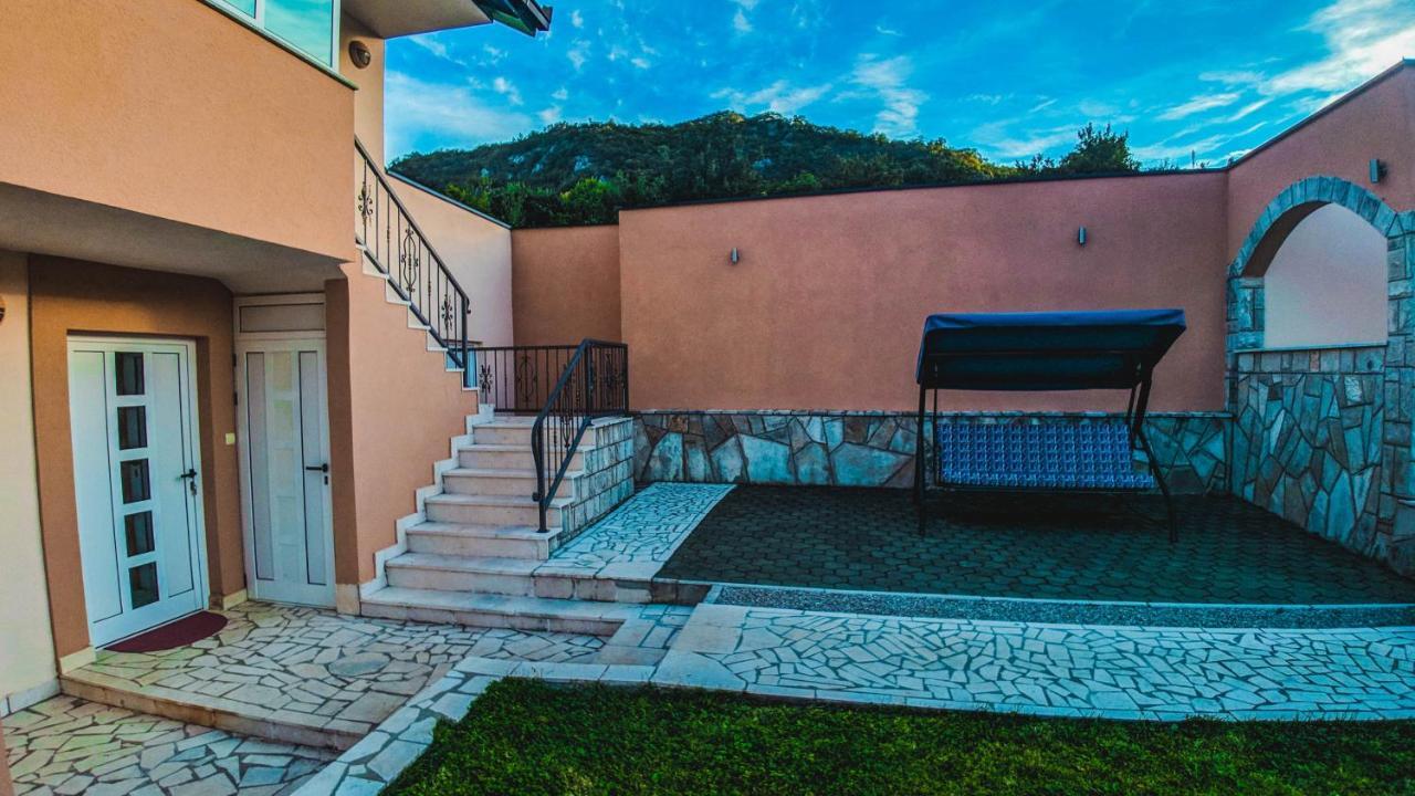 Holiday Home Rozic - Villa With Private Seasonal Heated Pool โมสตาร์ ภายนอก รูปภาพ
