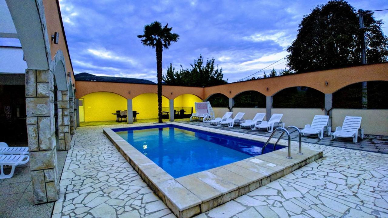 Holiday Home Rozic - Villa With Private Seasonal Heated Pool โมสตาร์ ภายนอก รูปภาพ